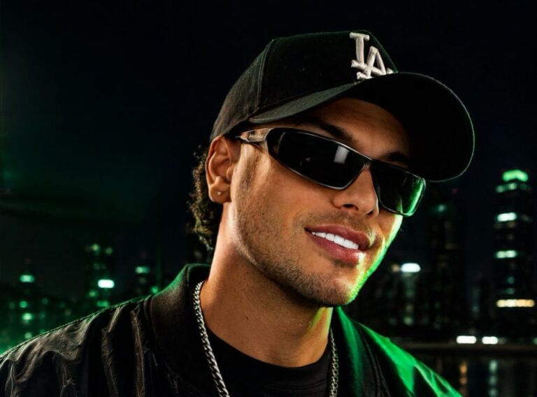 Dnvy Steps Into the Future With “Hoy No Contesto”